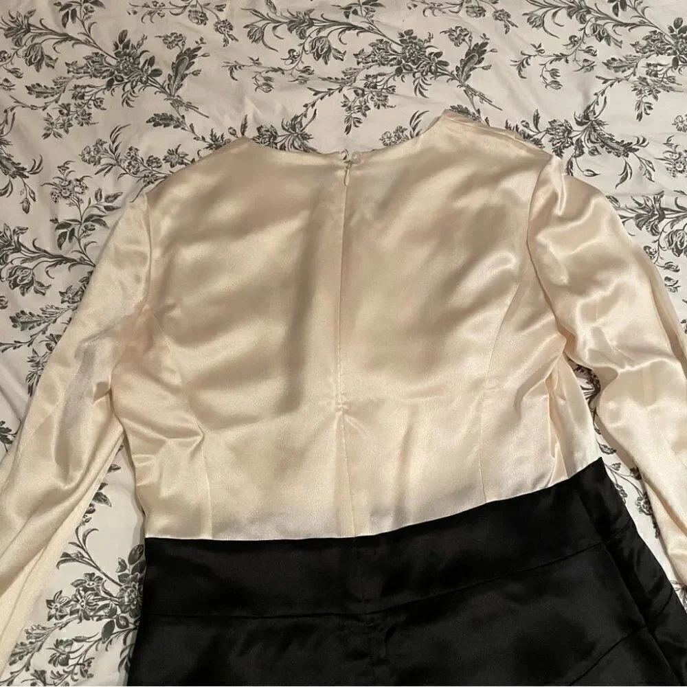 CHANEL BLACK AND WHITE SATIN DRESS - Picture 4 of 12